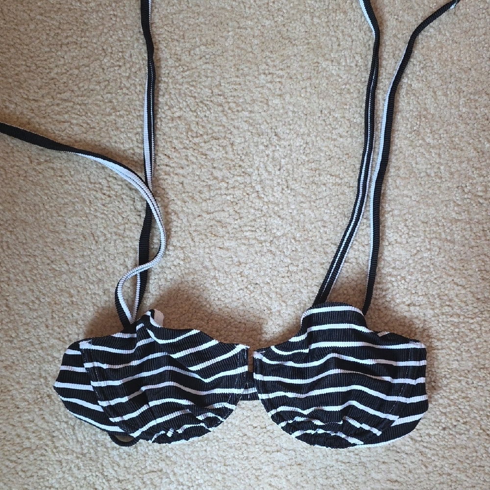 ❗️final Pricedrop❗️Abercrombie & Fitch Black and White Striped Bikini Top